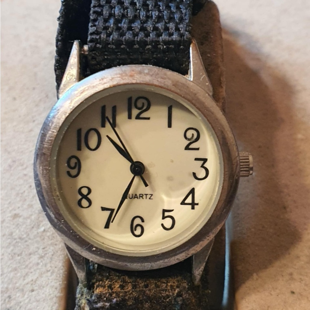 🦋10/$20🦋 Silver/White Nylon Women's Watch